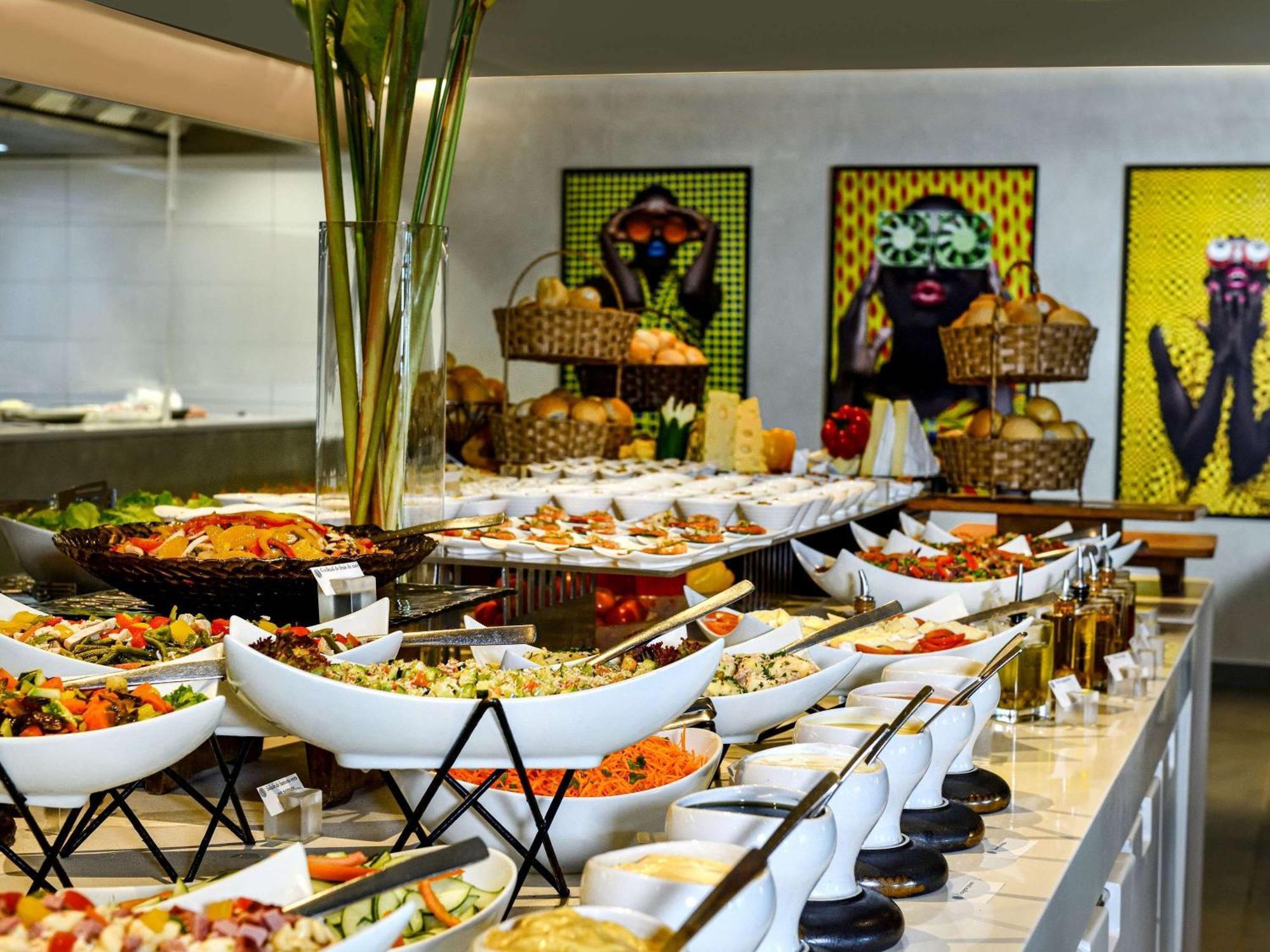 Pullman Abidjan Hotel Exterior photo